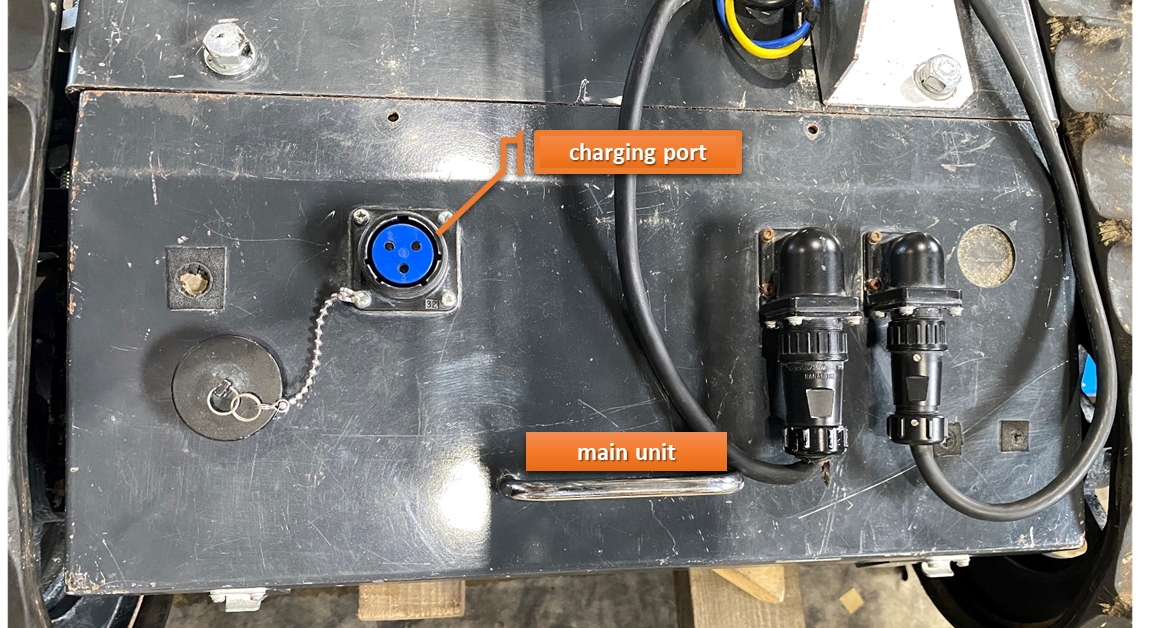Main unit charging port connection